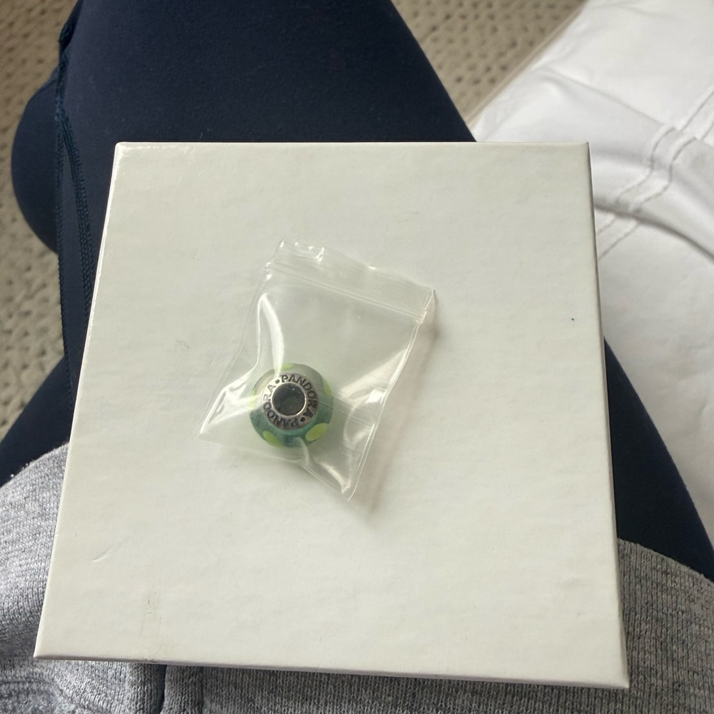 NWOT Pandora Glass Charm